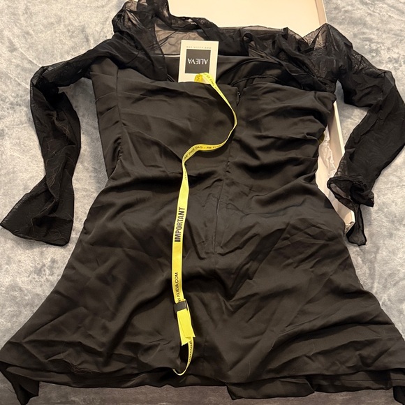 Aliava draped corset mini dress - Picture 6 of 8